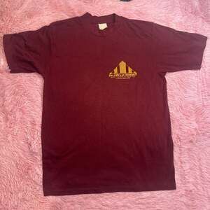 Vintage Bantams Boardwalk Regency CAESARS Atlantic City Casino T-Shirt Maroon Si